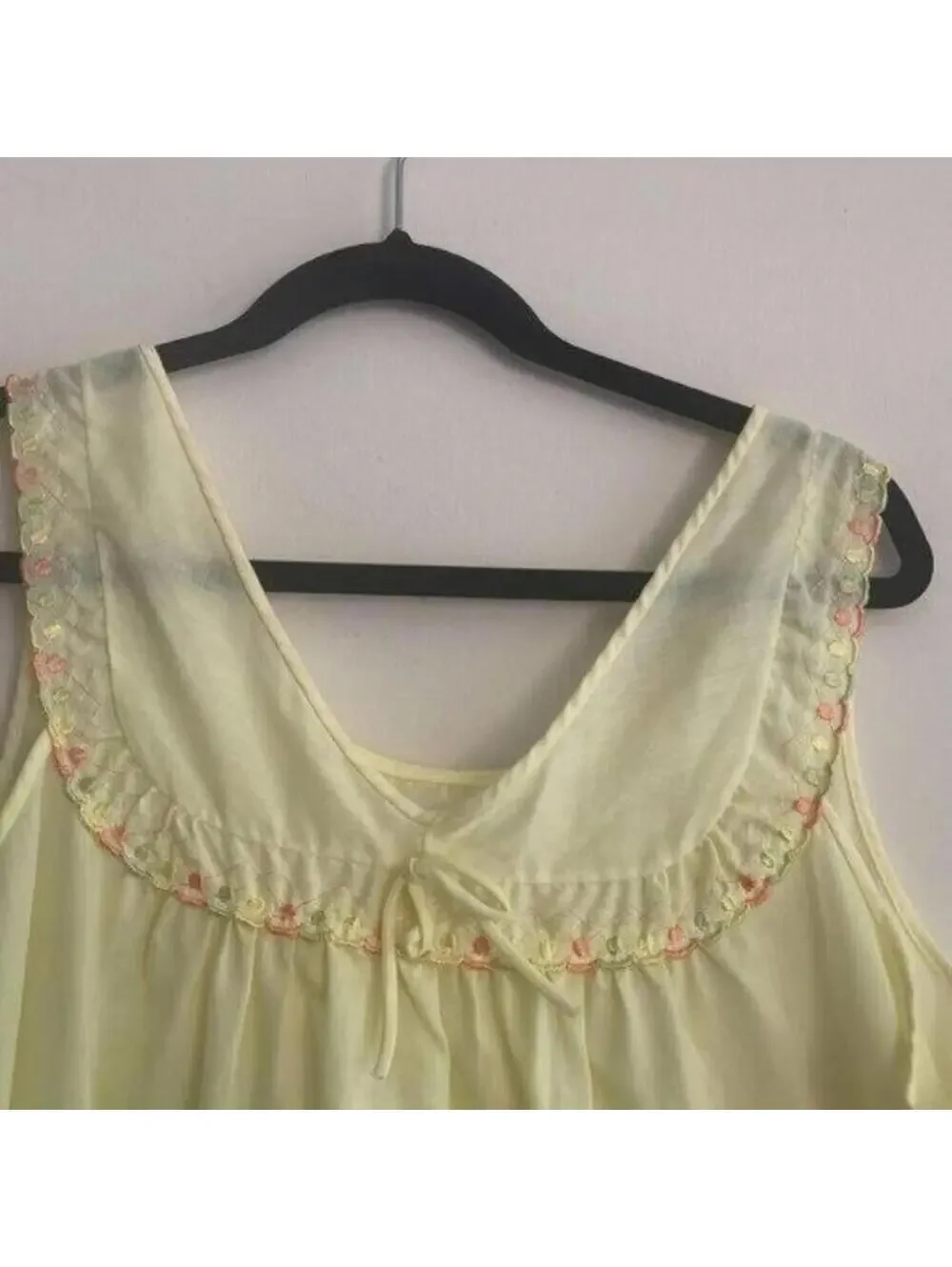 🇺🇸Vintage 1960s Yellow V Neck Embroidered Sleeveless Nightgown Pajama Lingerie